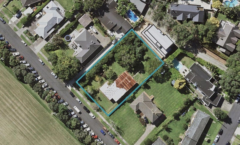 23 Lake Pupuke Drive, Takapuna, Auckland - Carousel 1