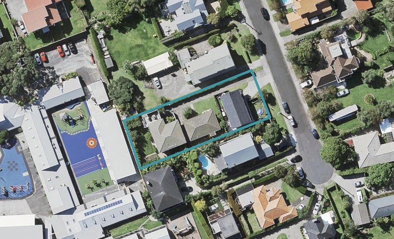 2/5 Maleme Avenue, Belmont, Auckland - Carousel 1