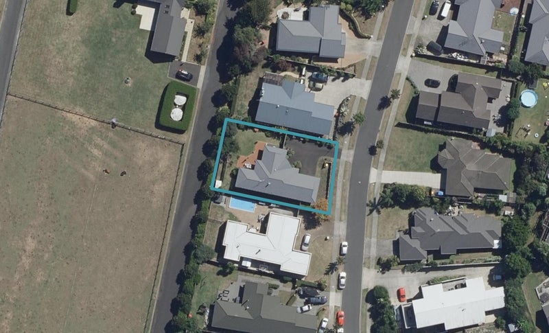 8 Palm Grove Drive, Western Heights, Hamilton - Carousel 1