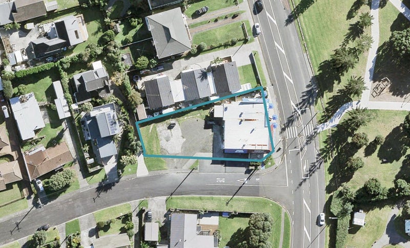 1 Beach Road, Orewa, Orewa - Carousel 1