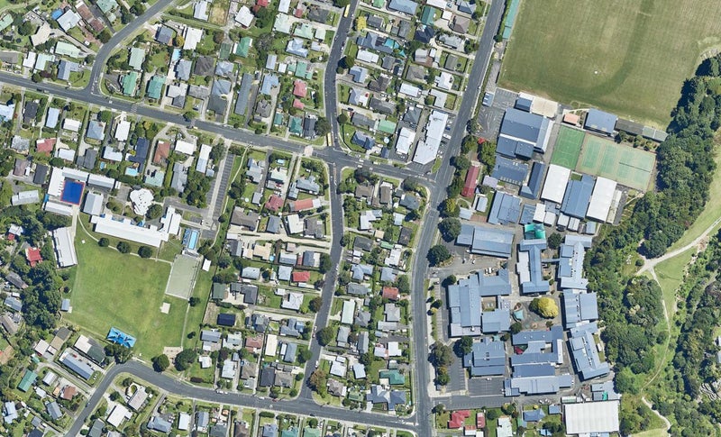 21 Queen Road, Bellevue, Tauranga - Carousel 1
