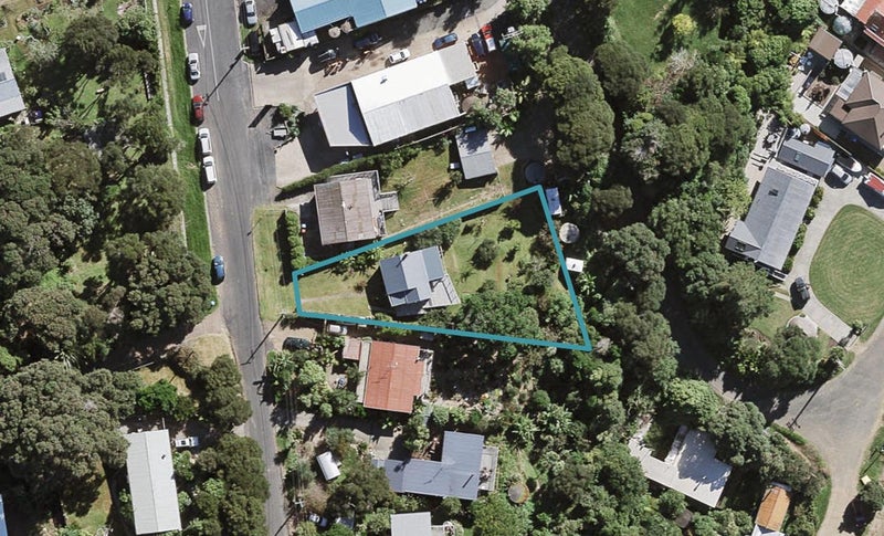 6 Albert Crescent, Ostend, Waiheke Island - Carousel 1