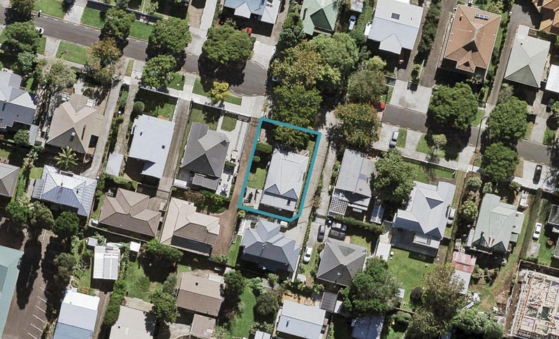 11 Mars Avenue, Sandringham, Auckland - Carousel 1
