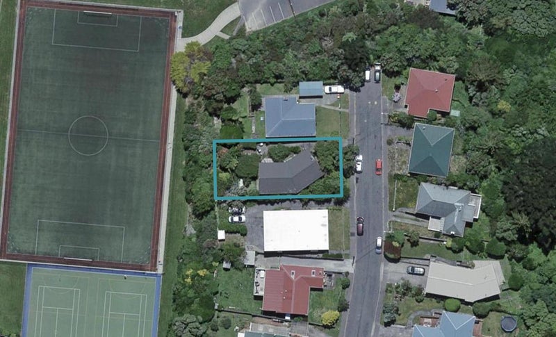 33 Oswald Crescent, Paparangi, Wellington - Carousel 1
