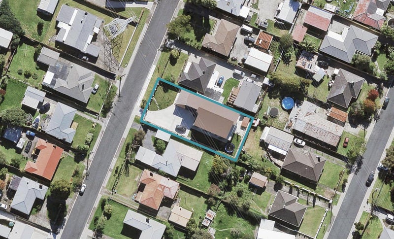 21 Cobham Crescent, Kelston, Auckland - Carousel 1