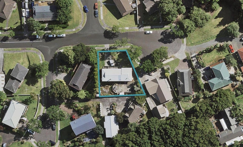 27 Banyan Drive, Totara Heights, Auckland - Carousel 1
