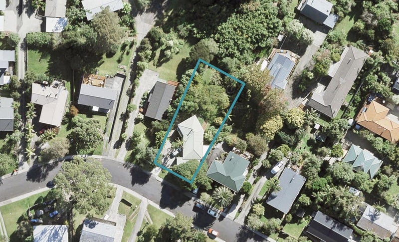 9 Holt Avenue, Torbay, Auckland - Carousel 1