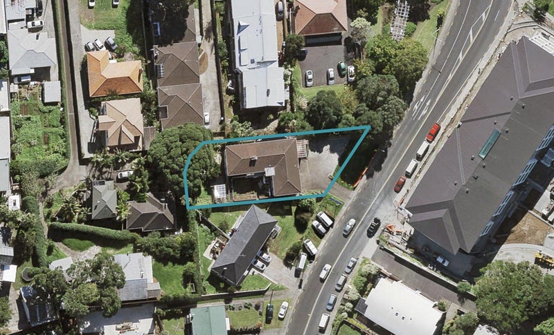 28 Warren Avenue, Three Kings, Auckland - Carousel 1