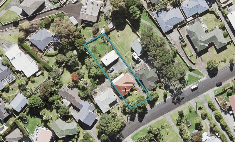 97 Cliff View Drive, Green Bay, Auckland - Carousel 1