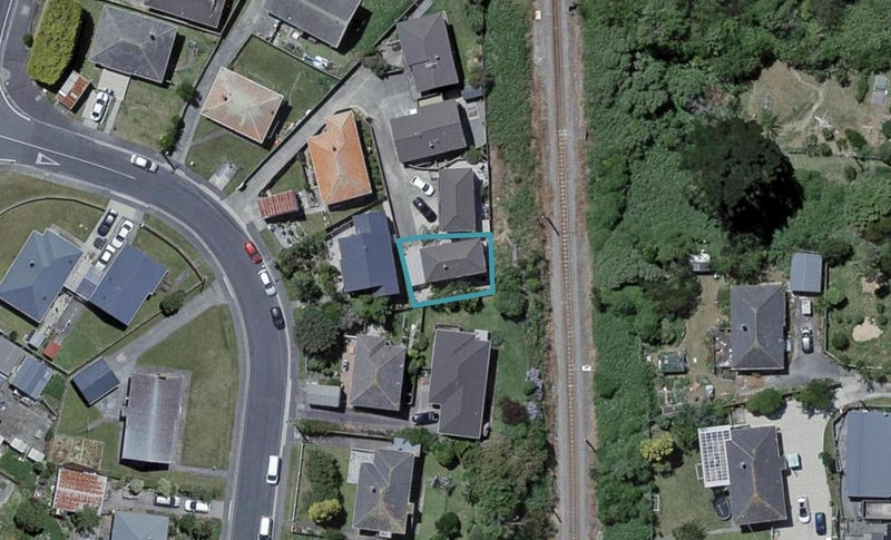 5D Stephen Street, Johnsonville, Wellington - Carousel 1