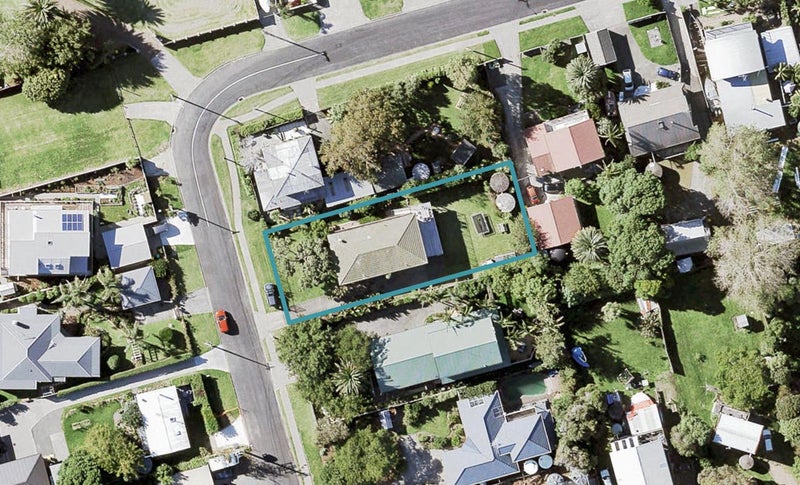 4 Puriri Road, Beachlands, Auckland - Carousel 1