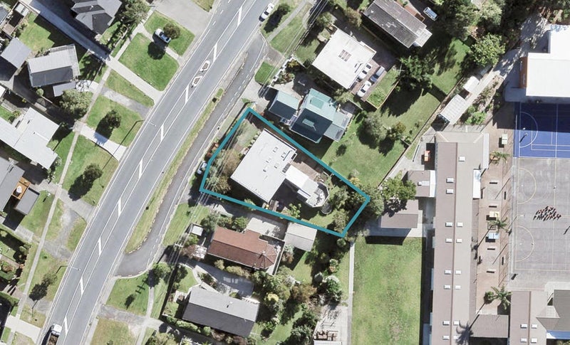 773 East Coast Road, Northcross, Auckland - Carousel 1