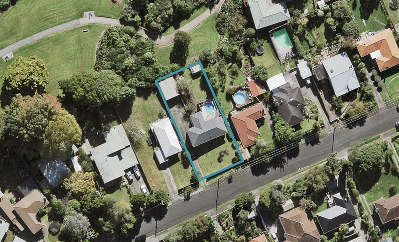 52 Sherwood Avenue, Te Atatu South, Auckland - Carousel 1