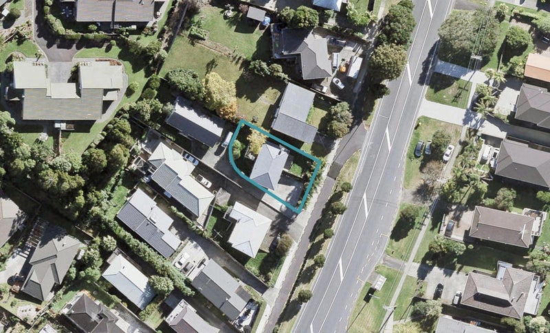 898 East Coast Road, Northcross, Auckland - Carousel 1