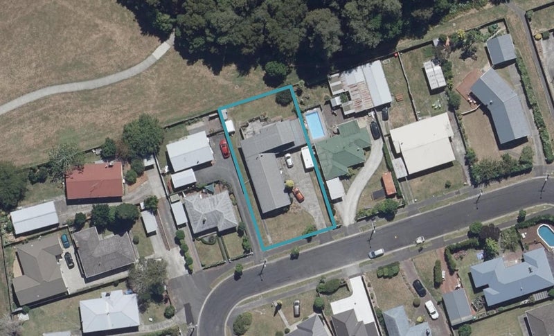 33 Fenwick Crescent, Hillcrest, Hamilton - Carousel 1