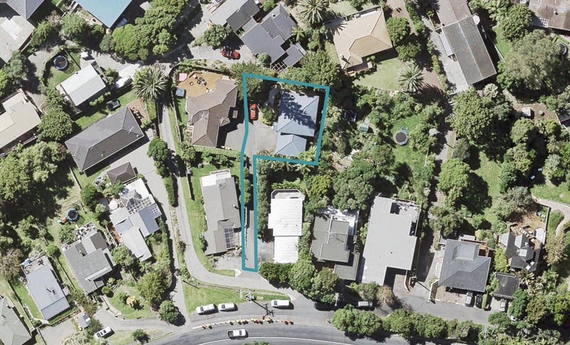 657A Beach Road, Rothesay Bay, Auckland - Carousel 1