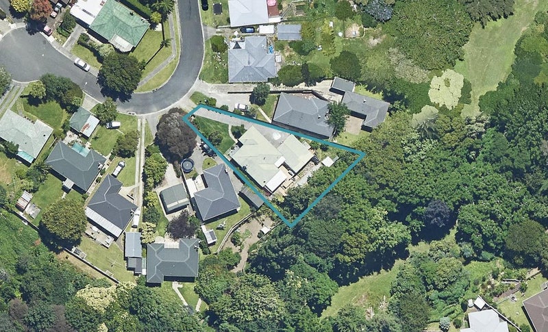 12 Stirling Grove, Greerton, Tauranga - Carousel 1