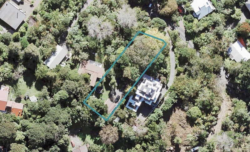 30 Raroa Terrace, Waiatarua, Auckland - Carousel 1