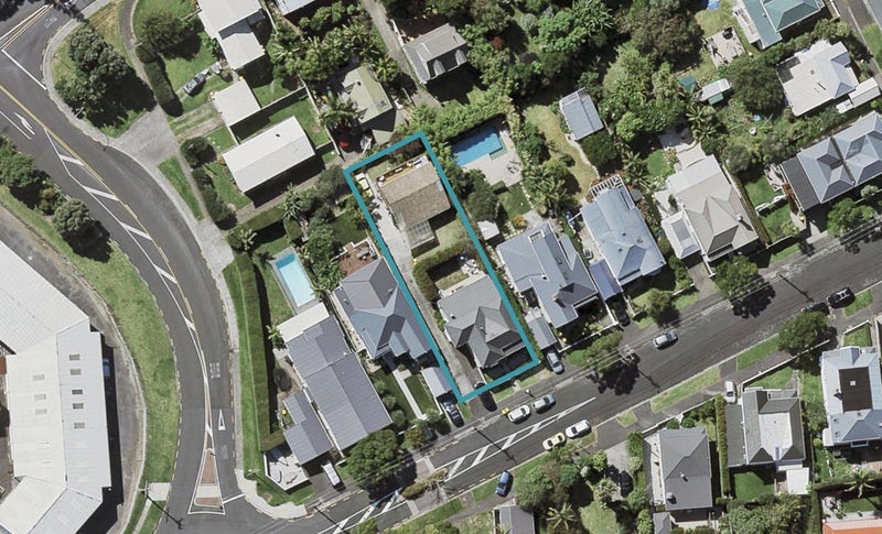 2/26 Patuone Avenue, Devonport, Auckland - Carousel 1