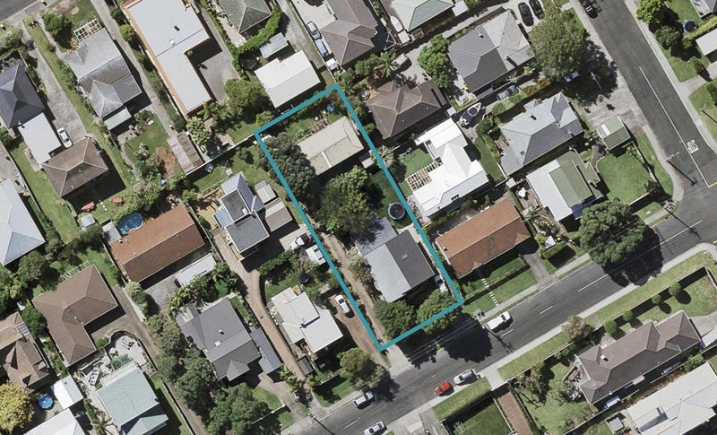 2/96 Norwood Road, Bayswater, Auckland - Carousel 1