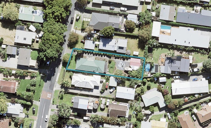 51 Ladies Mile, Manly, Whangaparaoa - Carousel 1
