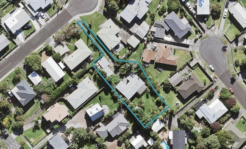9 Dolan Place, New Lynn, Auckland - Carousel 1