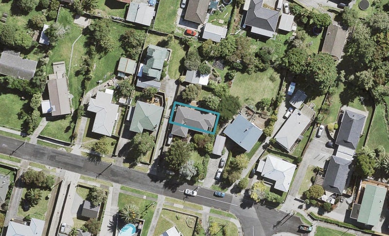 8C Claridge Street, Glen Eden, Auckland - Carousel 1