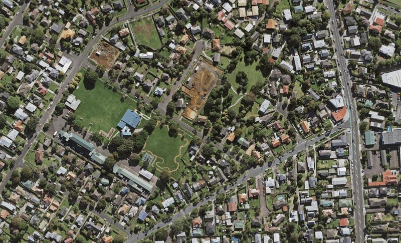 11 Maroa Road, One Tree Hill, Auckland - Carousel 1