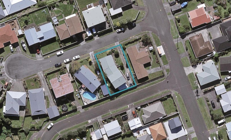 3 Carver Place, Lynmouth, New Plymouth - Carousel 1