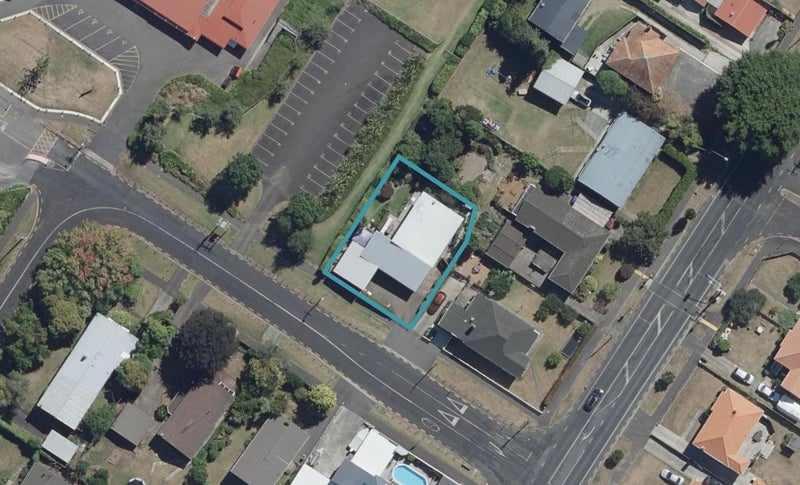 2 Moore Street, Forest Lake, Hamilton - Carousel 1