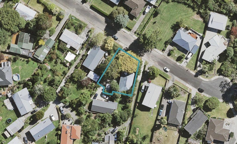 15 Lucinda Place, Glen Eden, Auckland - Carousel 1