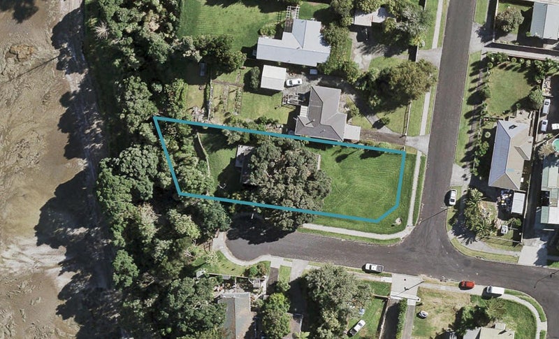 2 Domain Road, Weymouth, Auckland - Carousel 1