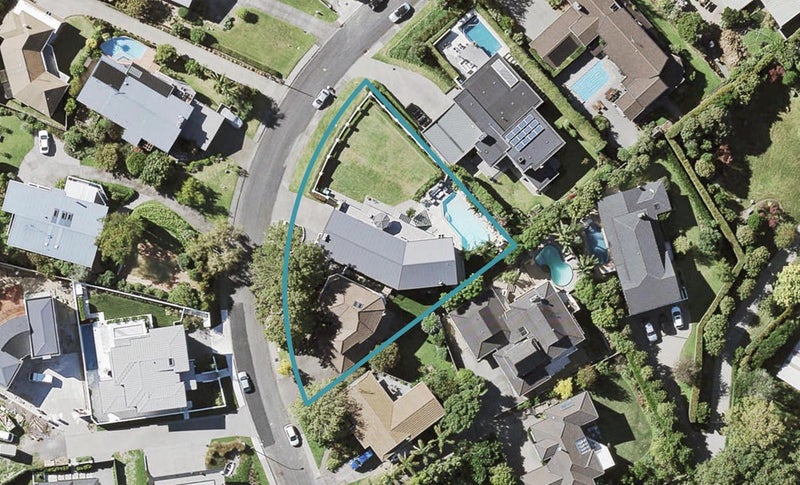 2/3 Burford Place, Mellons Bay, Auckland - Carousel 1