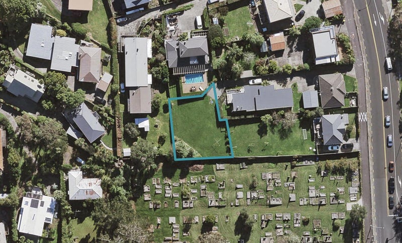 8B Glenfield Road, Birkenhead, Auckland - Carousel 1