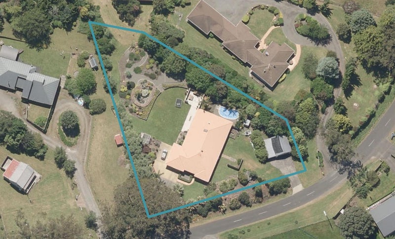 17 Pickwick Road, Otamatea, Whanganui - Carousel 1