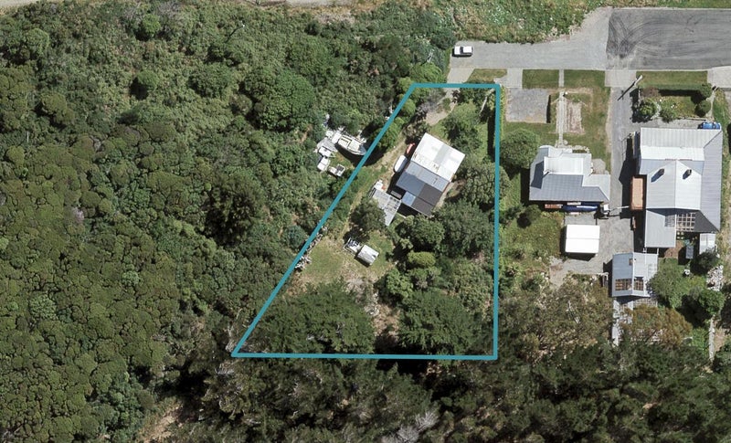 82 Theodore Street, Bluff - Carousel 1