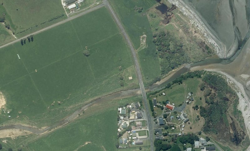 1211 East Coast Road, WHAKATIWAI, MIRANDA - Carousel 1