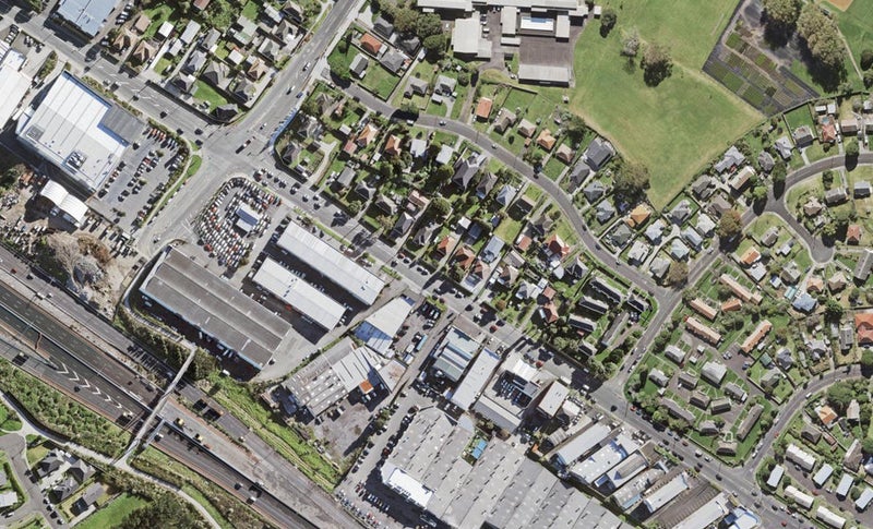 1/127 Stoddard Road, Wesley, Auckland - Carousel 1