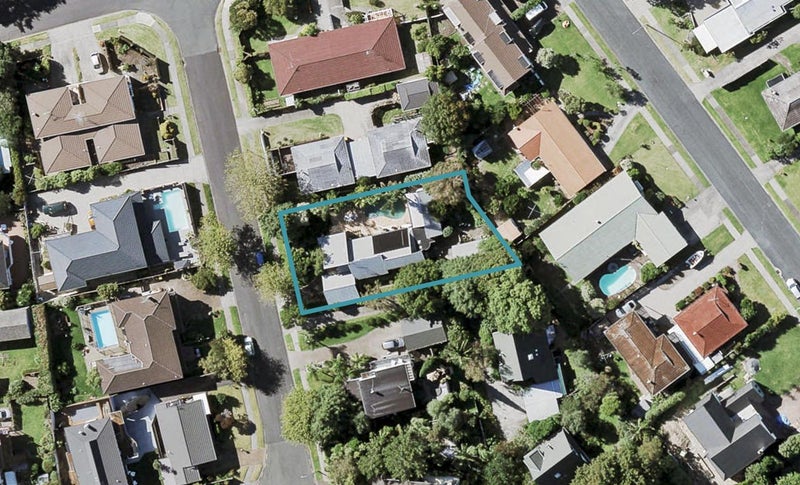 6 Aylmer Court, Eastern Beach, Manukau - Carousel 1