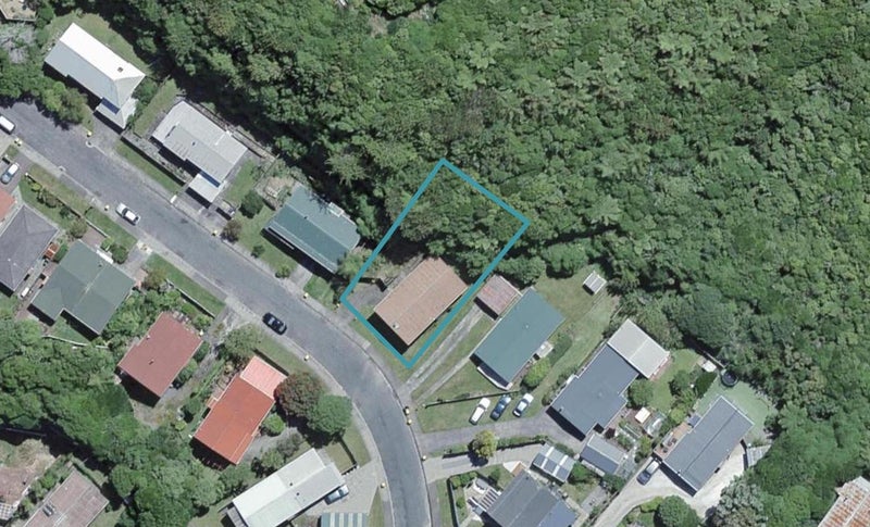 16 Fiona Grove, Karori, Wellington - Carousel 1