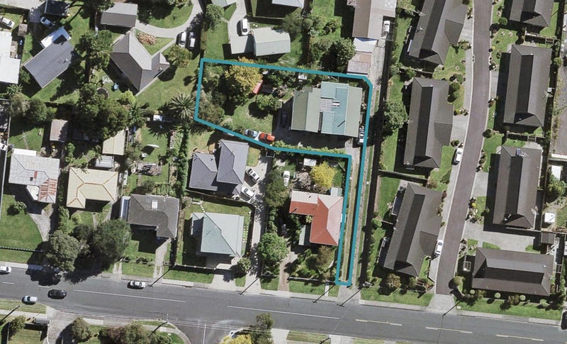 52 Larnoch Road, Henderson, Auckland - Carousel 1