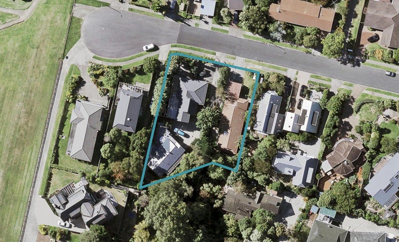 2/30 Charles Dickens Drive, Mellons Bay, Auckland - Carousel 1