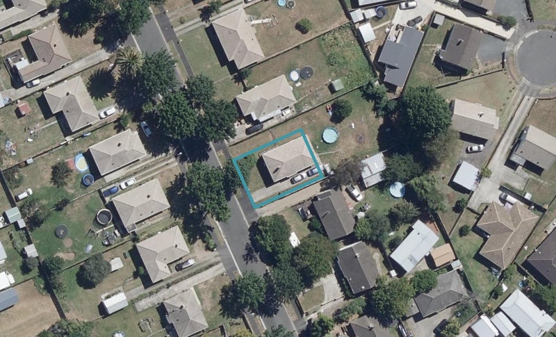 1/12 Kenney Crescent, Fairfield, Hamilton - Carousel 1