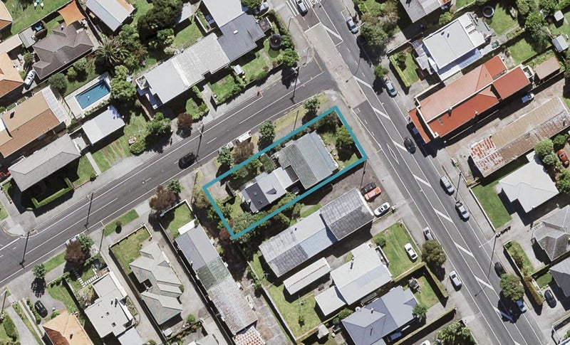 2 Walker Road, Point Chevalier, Auckland - Carousel 1