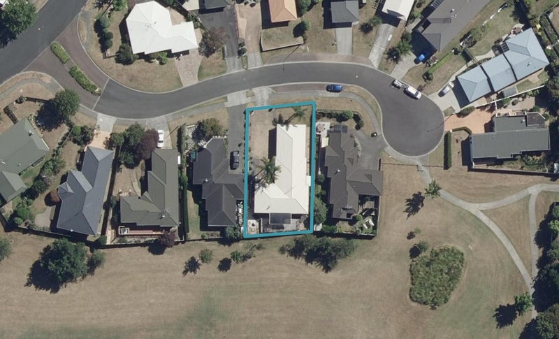 10 Parkview Avenue, Western Heights, Hamilton - Carousel 1