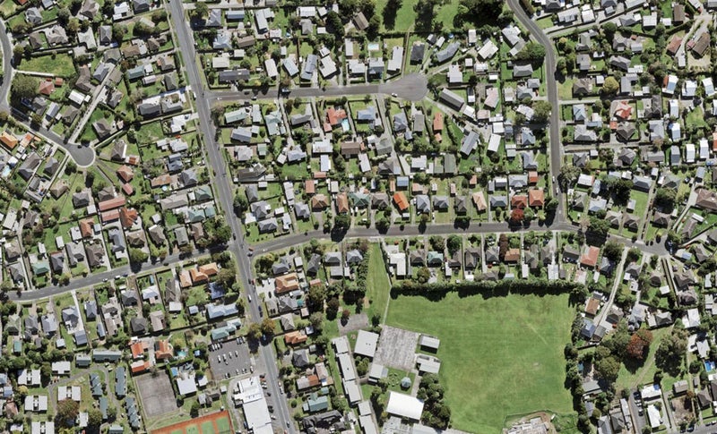9 Hereford Street, Te Atatu Peninsula, Auckland - Carousel 1