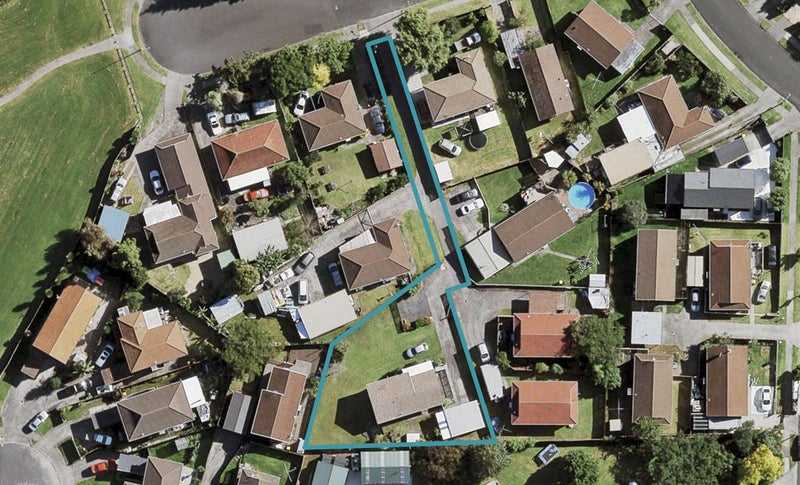10 Blackgate Place, Weymouth, Auckland - Carousel 1