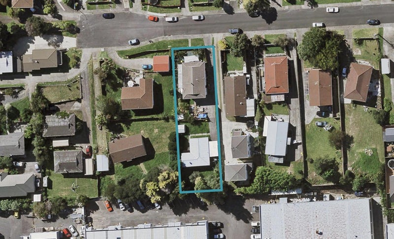 1/24 Lambrown Drive, Totara Vale, North Shore City - Carousel 1