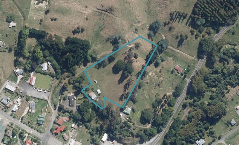 50 Paraekaretu Street, Hunterville - Carousel 1