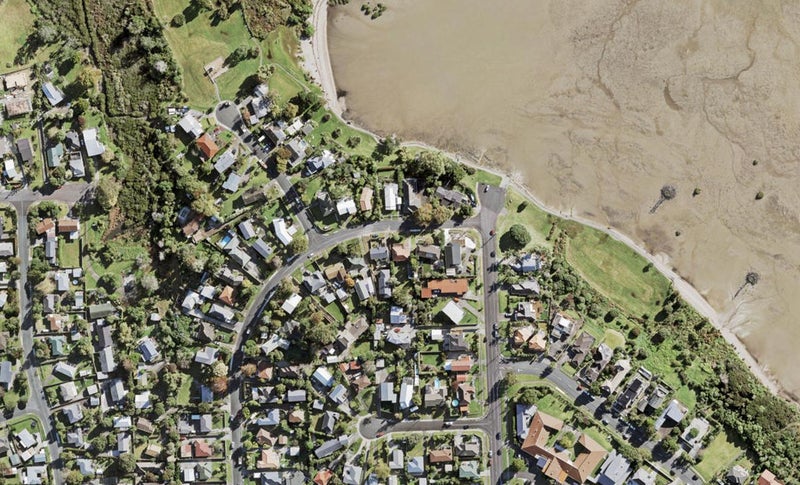 35 Gill Avenue, Te Atatu Peninsula, Auckland - Carousel 1